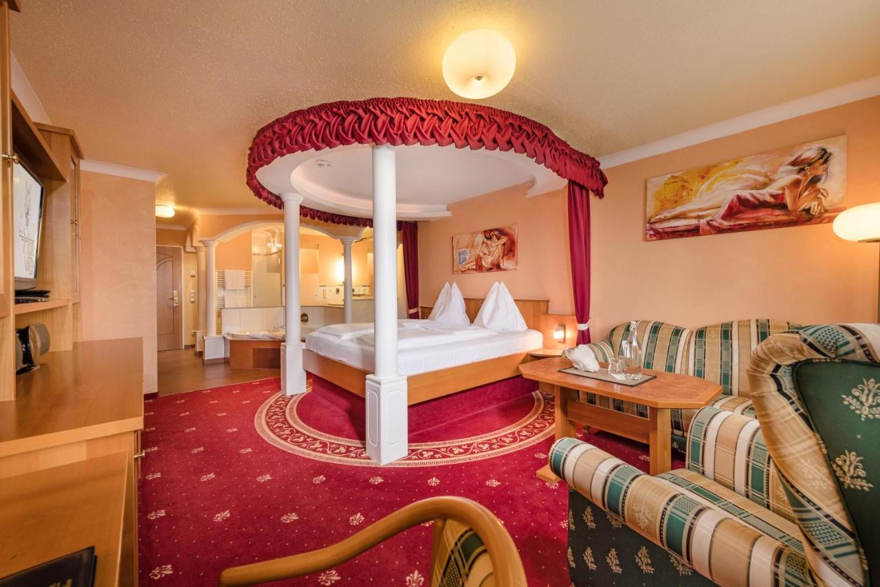 Hotel Winzer Wellness & Kuscheln Sankt Georgen im Attergau Dış mekan fotoğraf