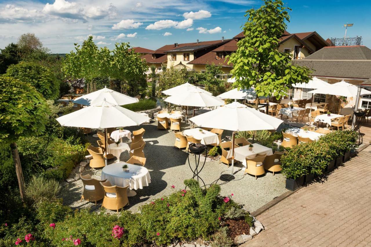 Hotel Winzer Wellness & Kuscheln Sankt Georgen im Attergau Dış mekan fotoğraf