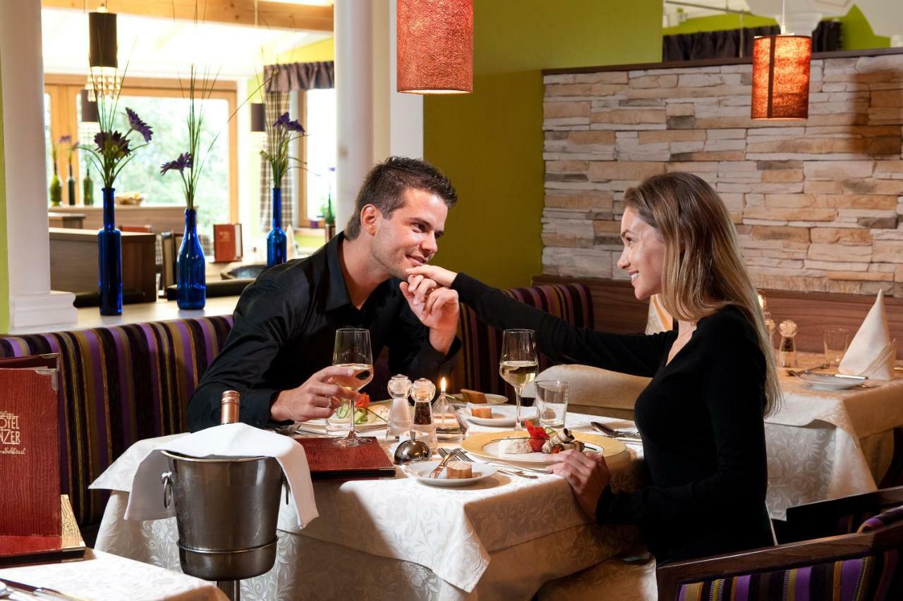 Hotel Winzer Wellness & Kuscheln Sankt Georgen im Attergau Dış mekan fotoğraf