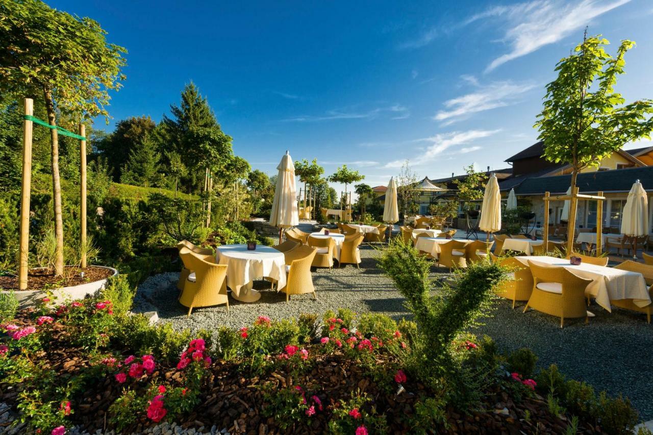 Hotel Winzer Wellness & Kuscheln Sankt Georgen im Attergau Dış mekan fotoğraf