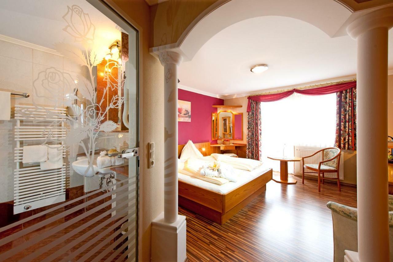 Hotel Winzer Wellness & Kuscheln Sankt Georgen im Attergau Dış mekan fotoğraf