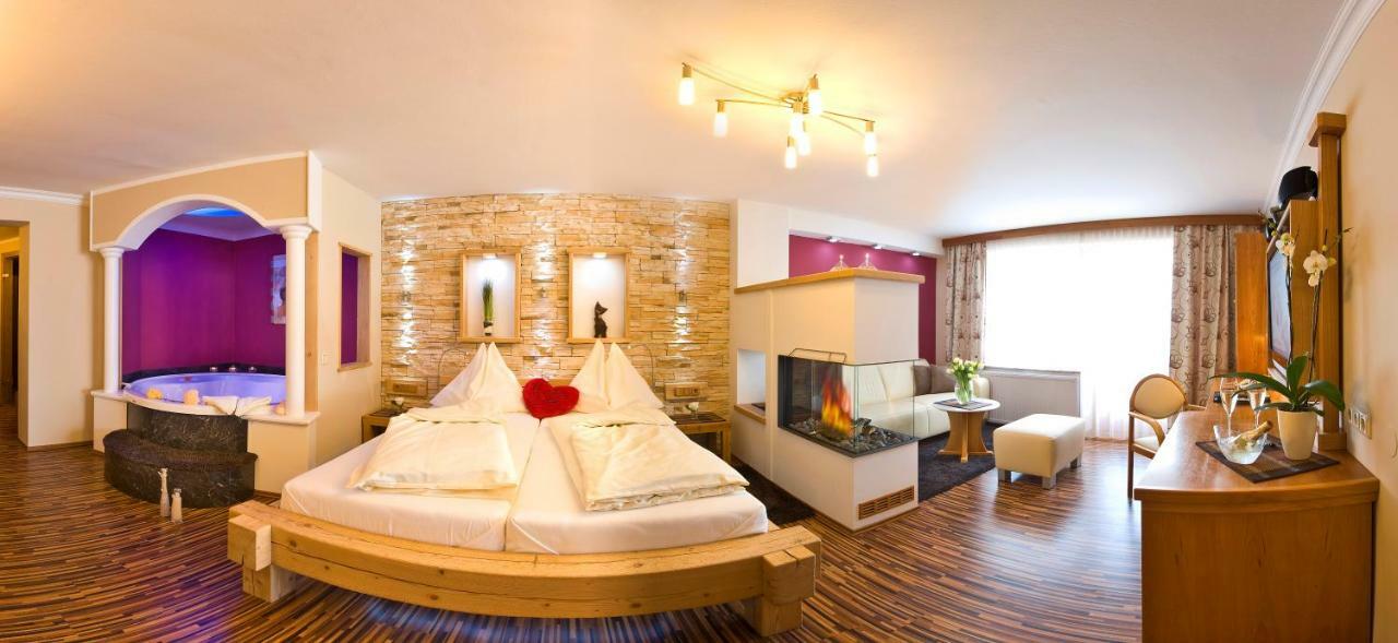 Hotel Winzer Wellness & Kuscheln Sankt Georgen im Attergau Dış mekan fotoğraf