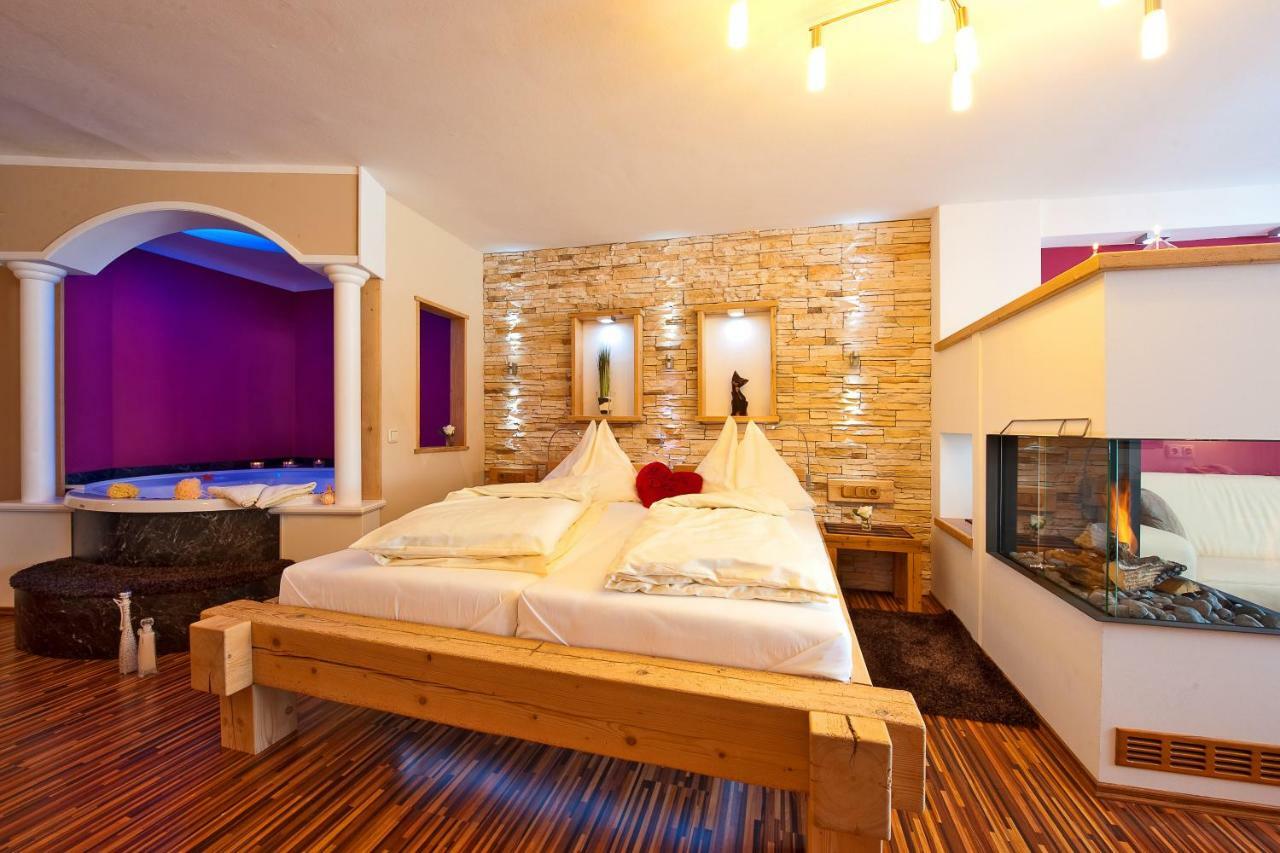 Hotel Winzer Wellness & Kuscheln Sankt Georgen im Attergau Dış mekan fotoğraf