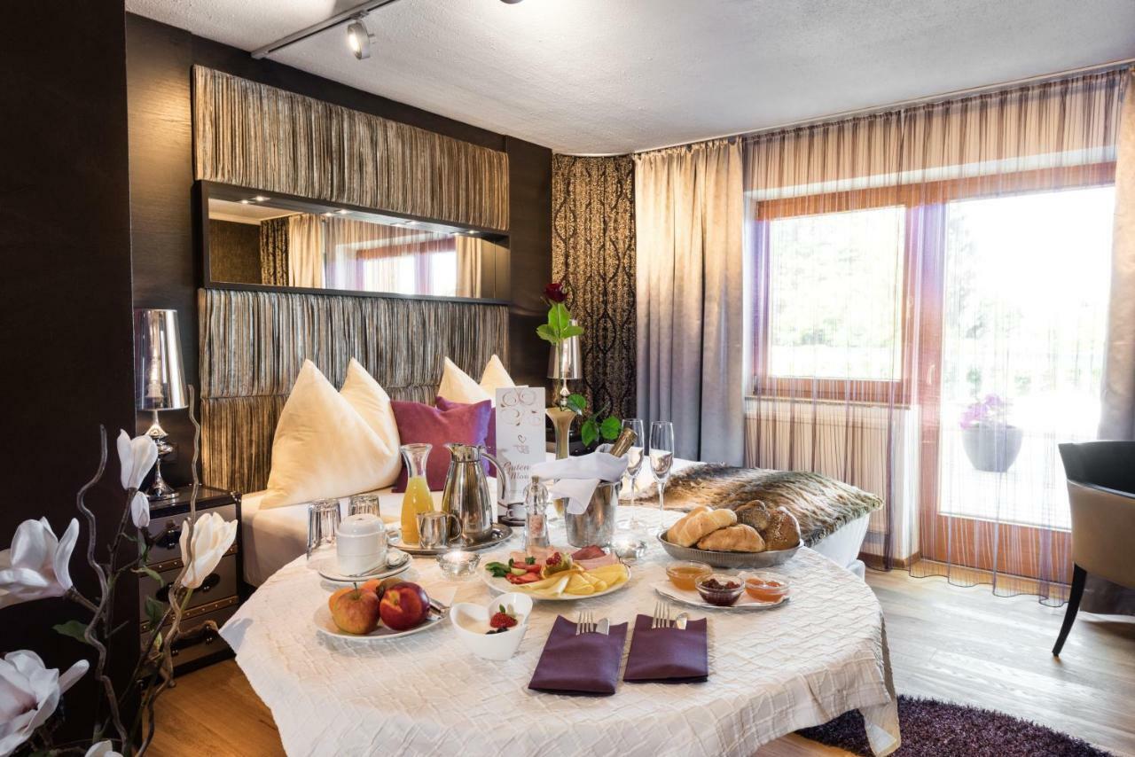Hotel Winzer Wellness & Kuscheln Sankt Georgen im Attergau Dış mekan fotoğraf