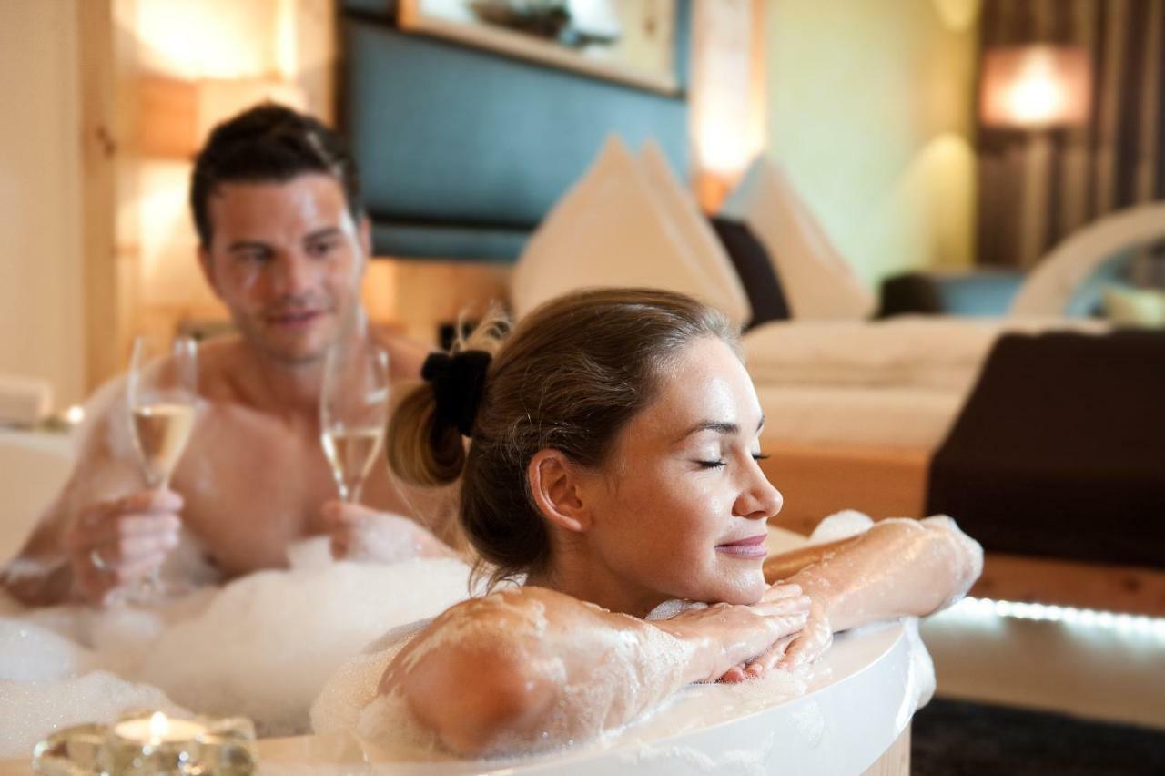 Hotel Winzer Wellness & Kuscheln Sankt Georgen im Attergau Dış mekan fotoğraf
