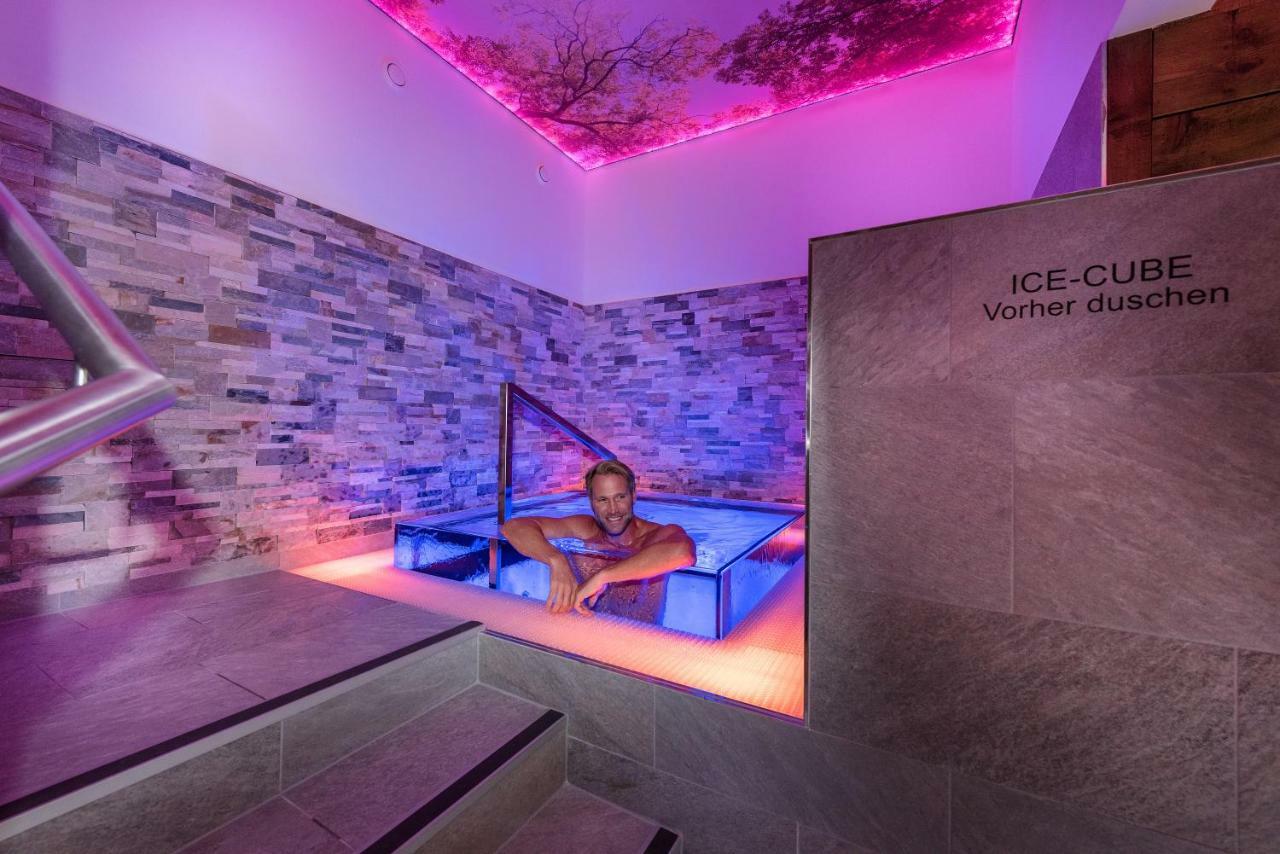 Hotel Winzer Wellness & Kuscheln Sankt Georgen im Attergau Dış mekan fotoğraf